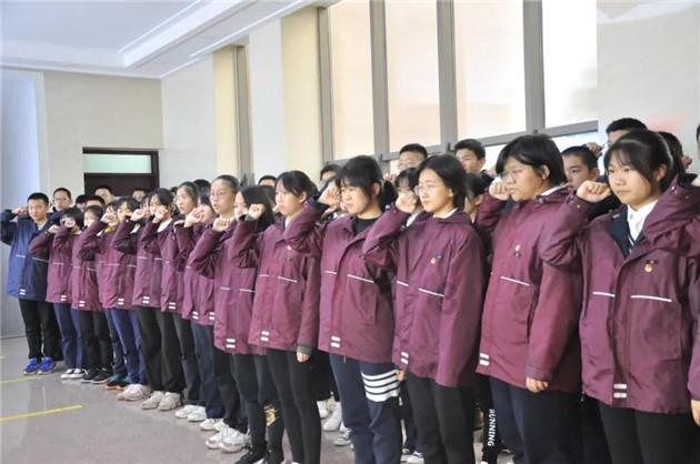 为世界最大金矿，英国出兵四十五万血战荷兰土著，两万人战死沙场